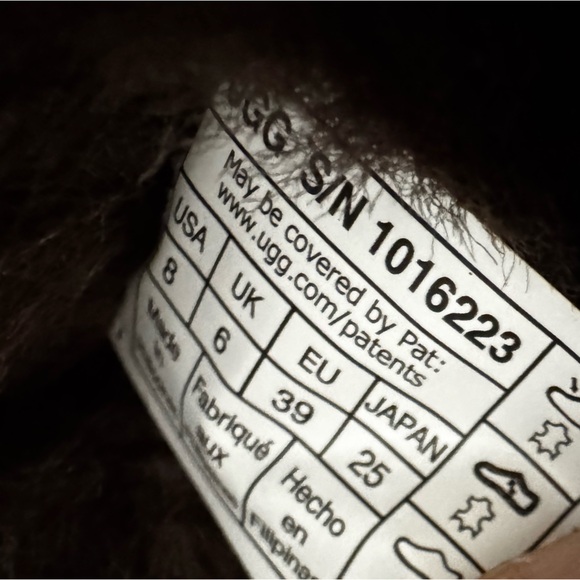 NEW UGG Classic Short II Boots in Burnt Cedar - Picture 9 of 13